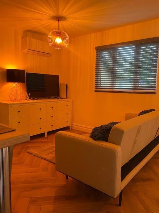 Cozy Cabin With Modern Comforts Wootton  المظهر الخارجي الصورة